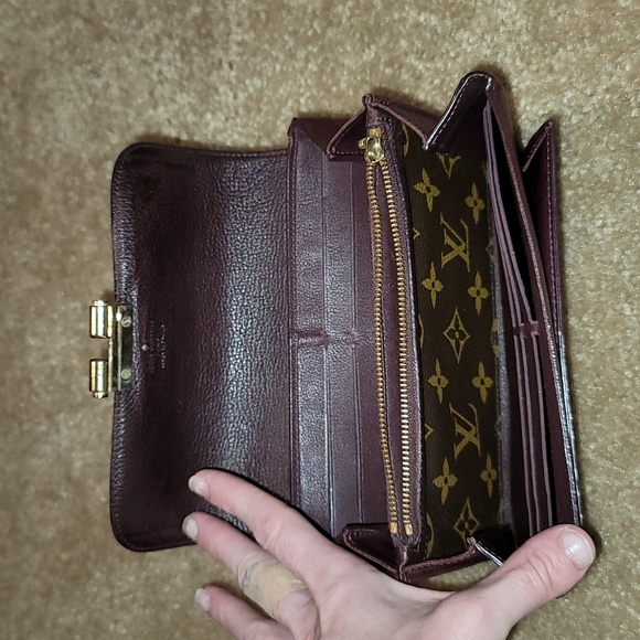Authentic Louis Vuitton wallet - Picture 5 of 13